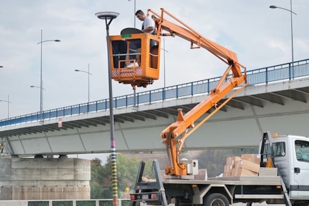 Bucket Truck Service